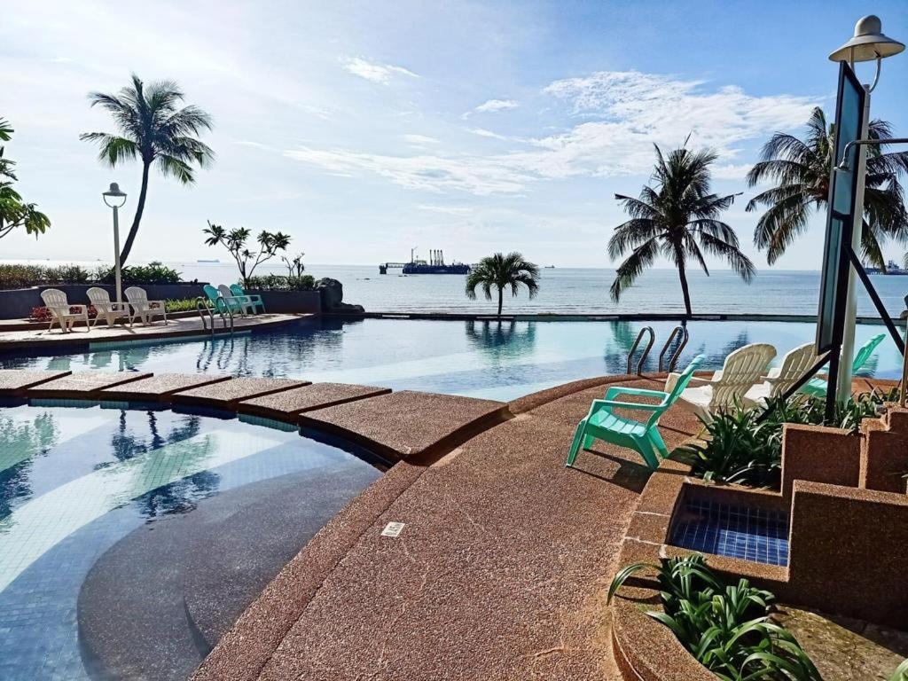 Ehsan Seaview Hotel ポートディクソン エクステリア 写真