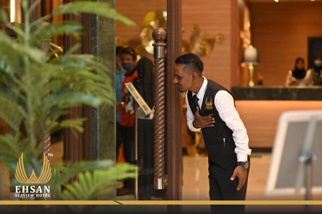 Ehsan Seaview Hotel ポートディクソン エクステリア 写真