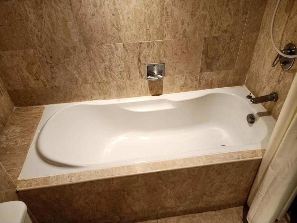 Ehsan Seaview Hotel ポートディクソン エクステリア 写真