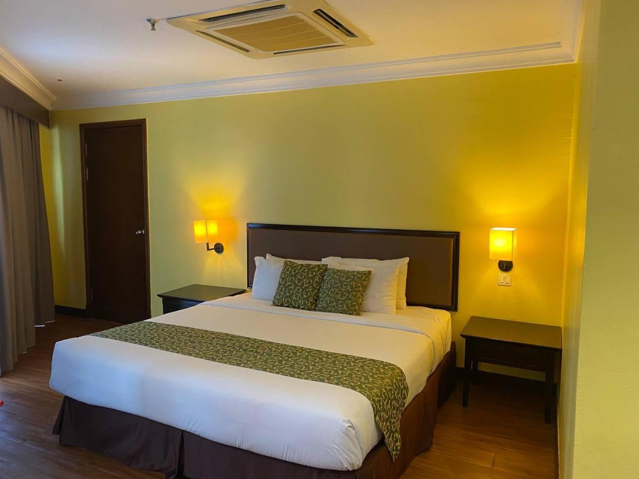 Ehsan Seaview Hotel ポートディクソン エクステリア 写真