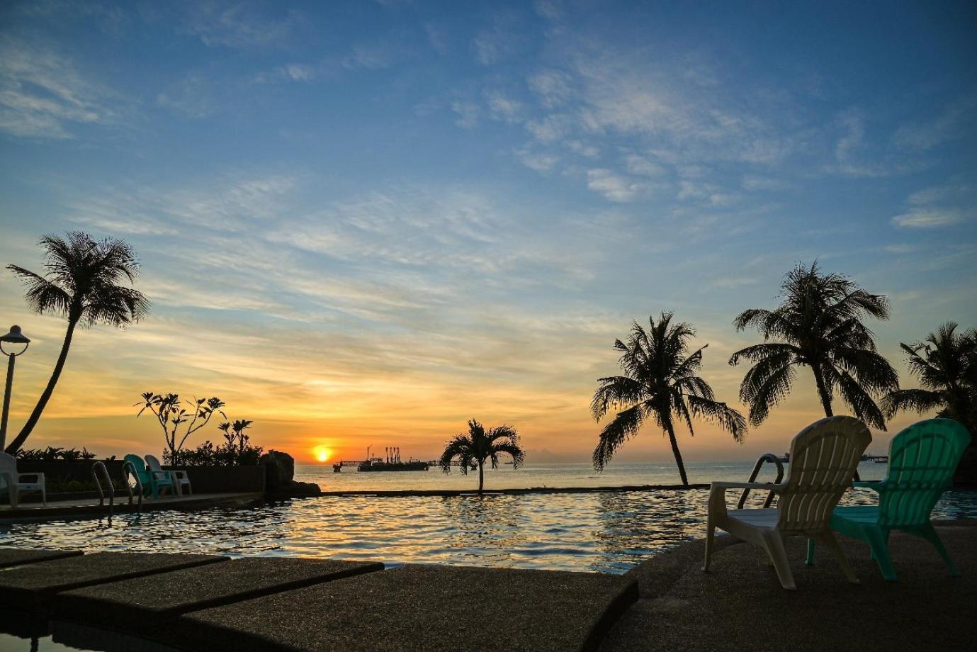 Ehsan Seaview Hotel ポートディクソン エクステリア 写真